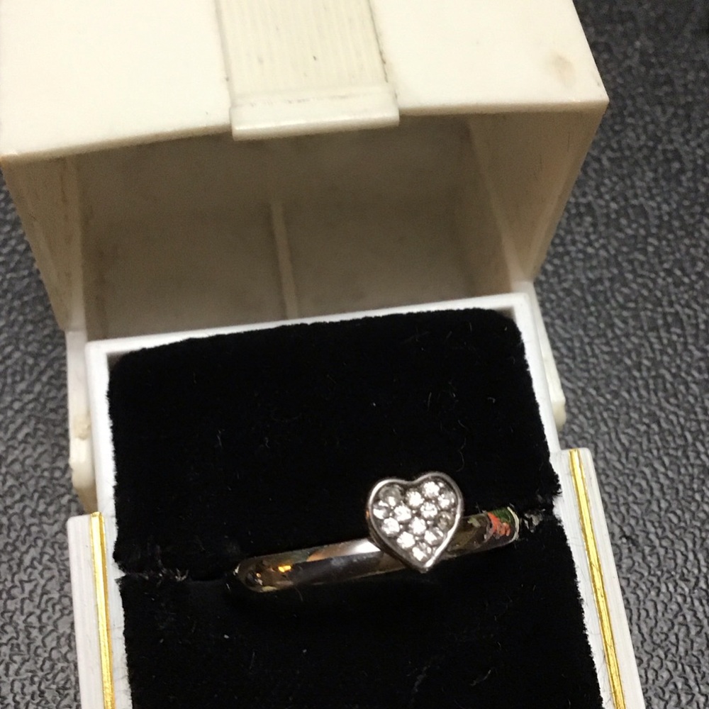 Elegant Silver Heart Ring